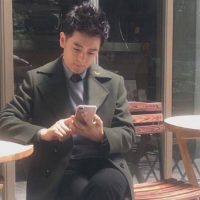 Jimmy Lin con in mano iPhone 7 Plus