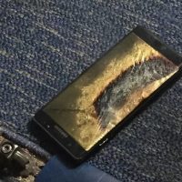 Note 7 esploso in aereo