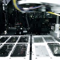 La macchina che produce gli iPhone