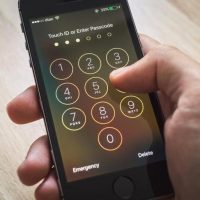 iPhone codice alfanumerico