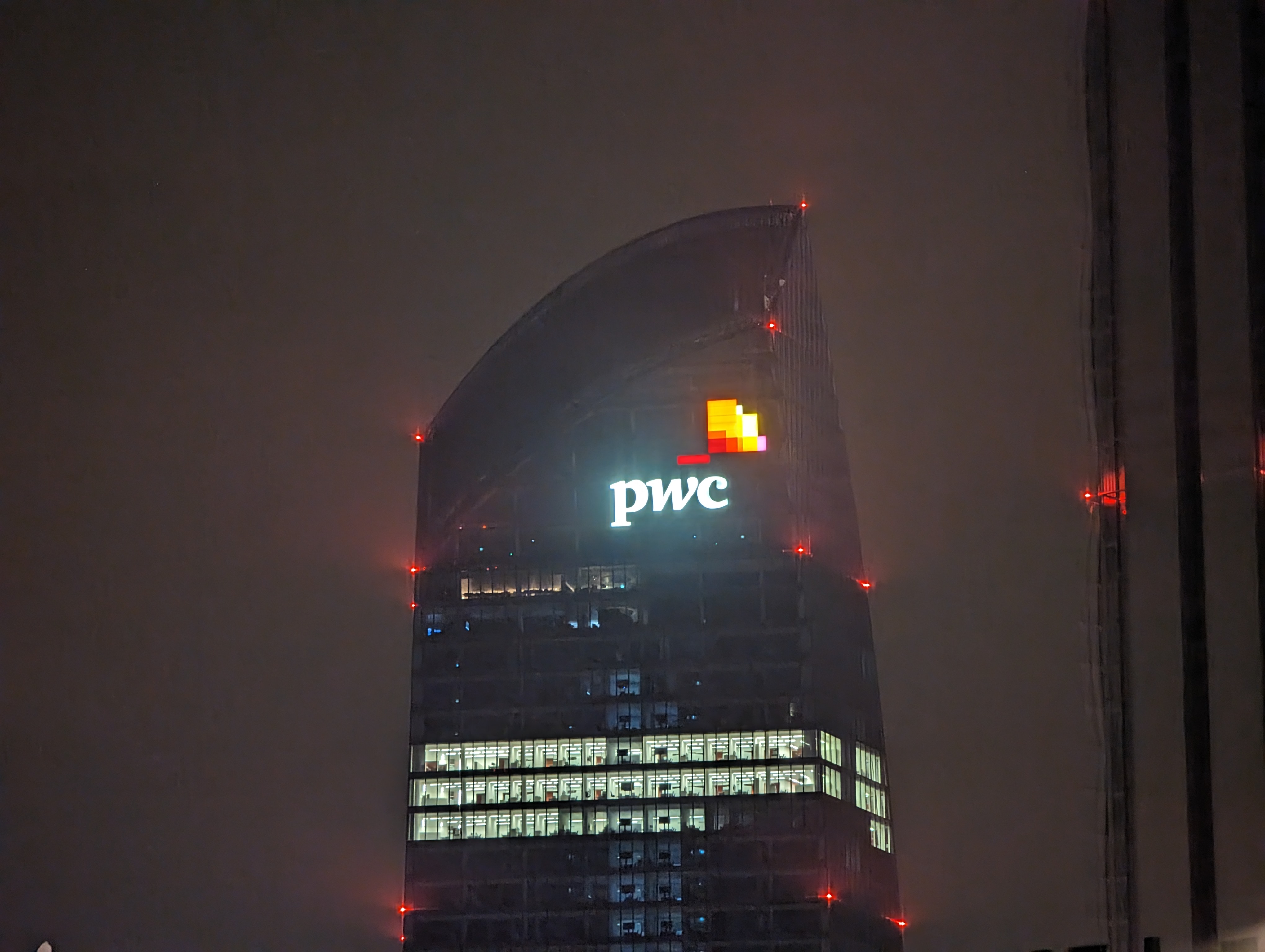 02 ZOOM 5X NOTTURNA GOOGLE 7 PRO