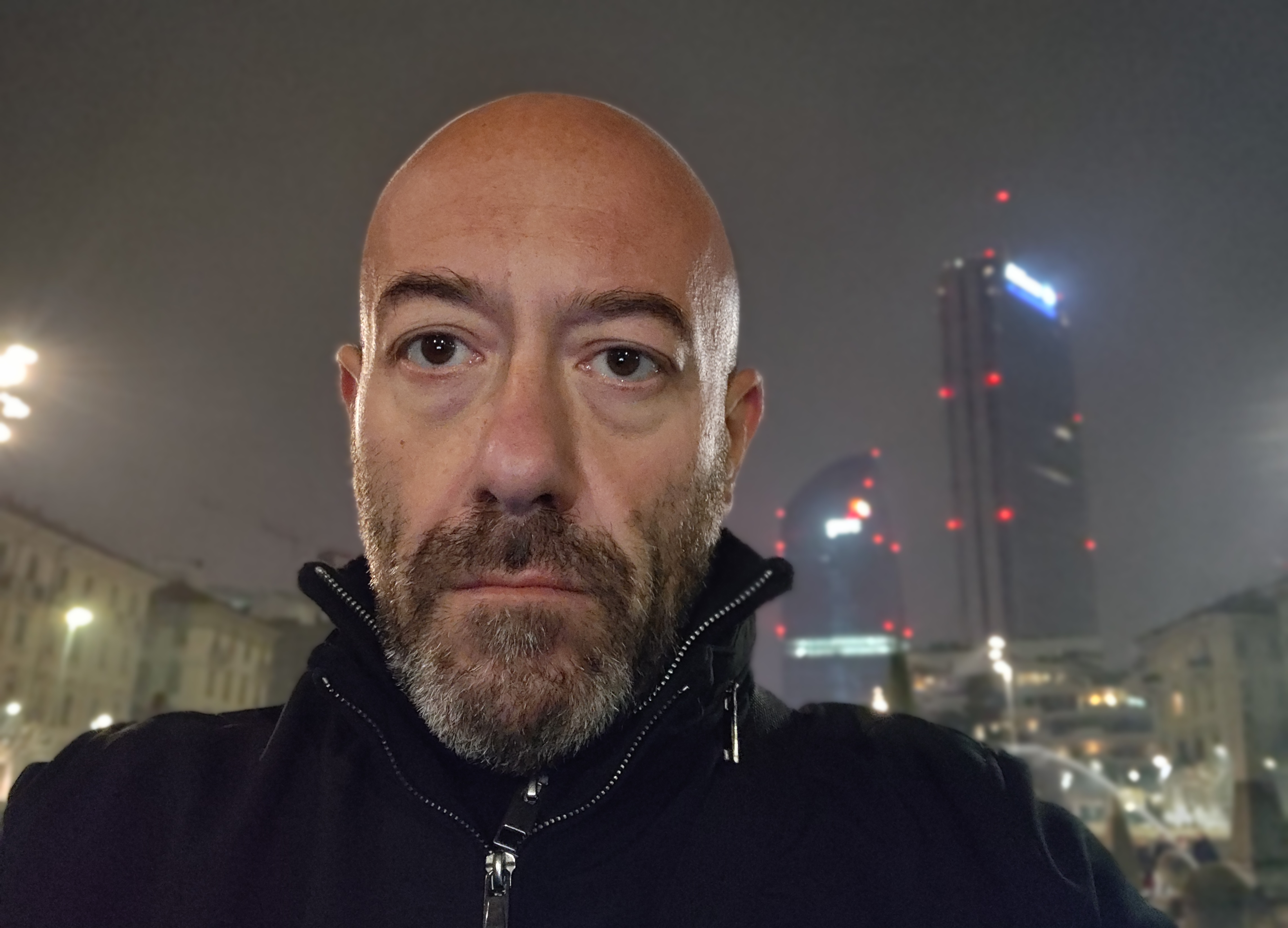 07 SELFIE NOTTE RITRATTO MOTOROLA EDGE 30 ULTRA