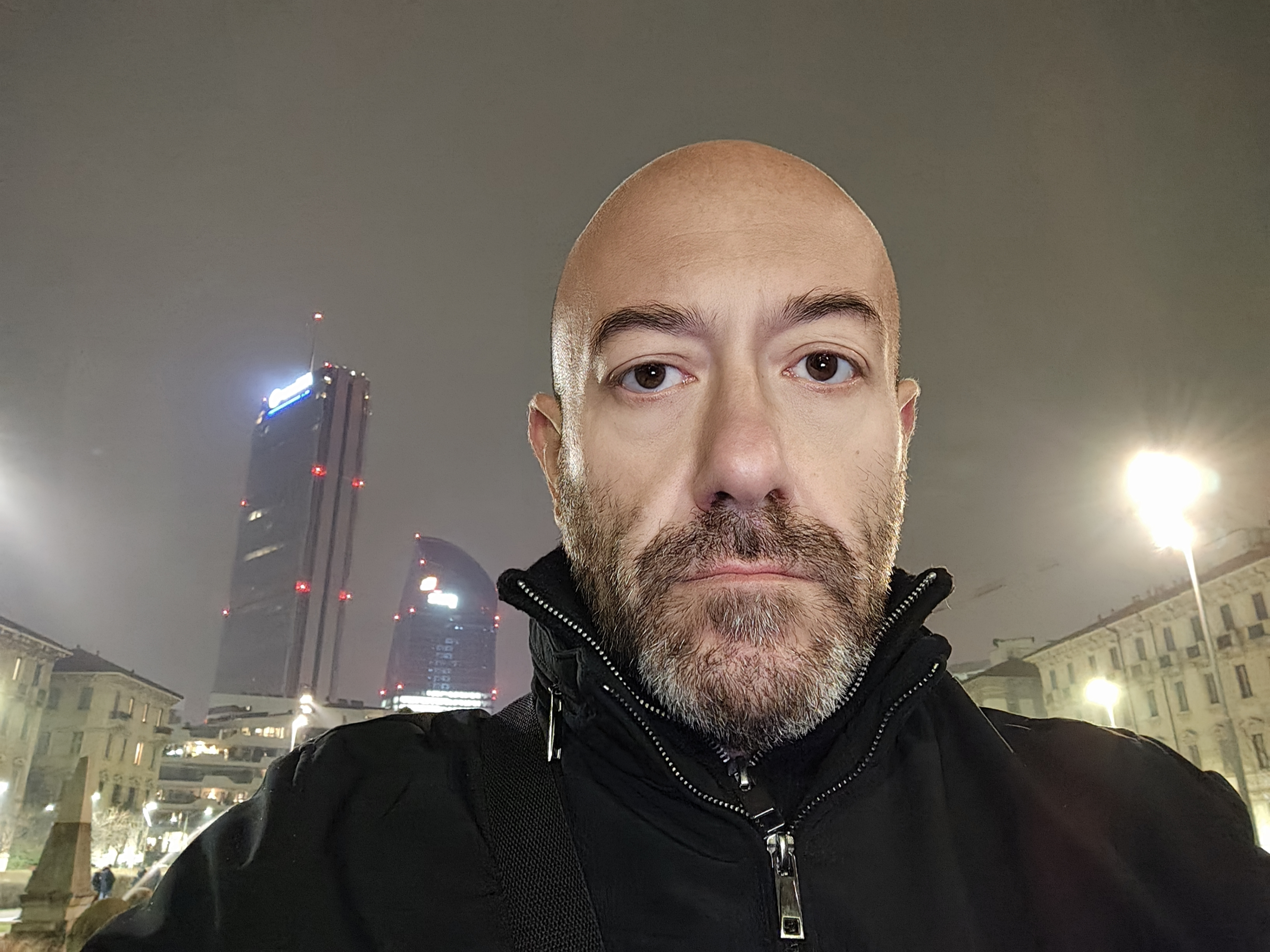 13 SELFIE RITRATTO NOTTE VIVO X80 PRO